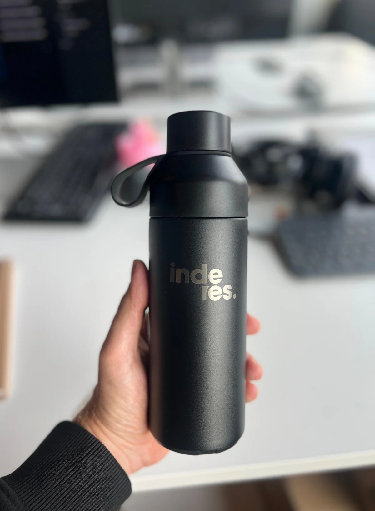 Inderes branded bottle